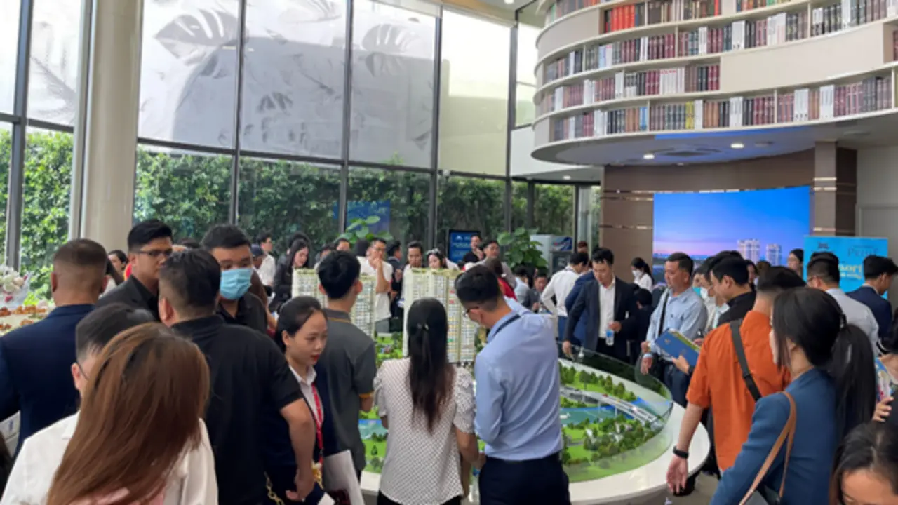 Bứt tốc trên công trường, căn hộ resort khu Nam TP.HCM cận kề ngày cất nóc