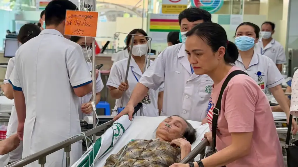 Ca nhập viện nhiều nơi tăng 30% trong đợt nắng nóng đỉnh điểm