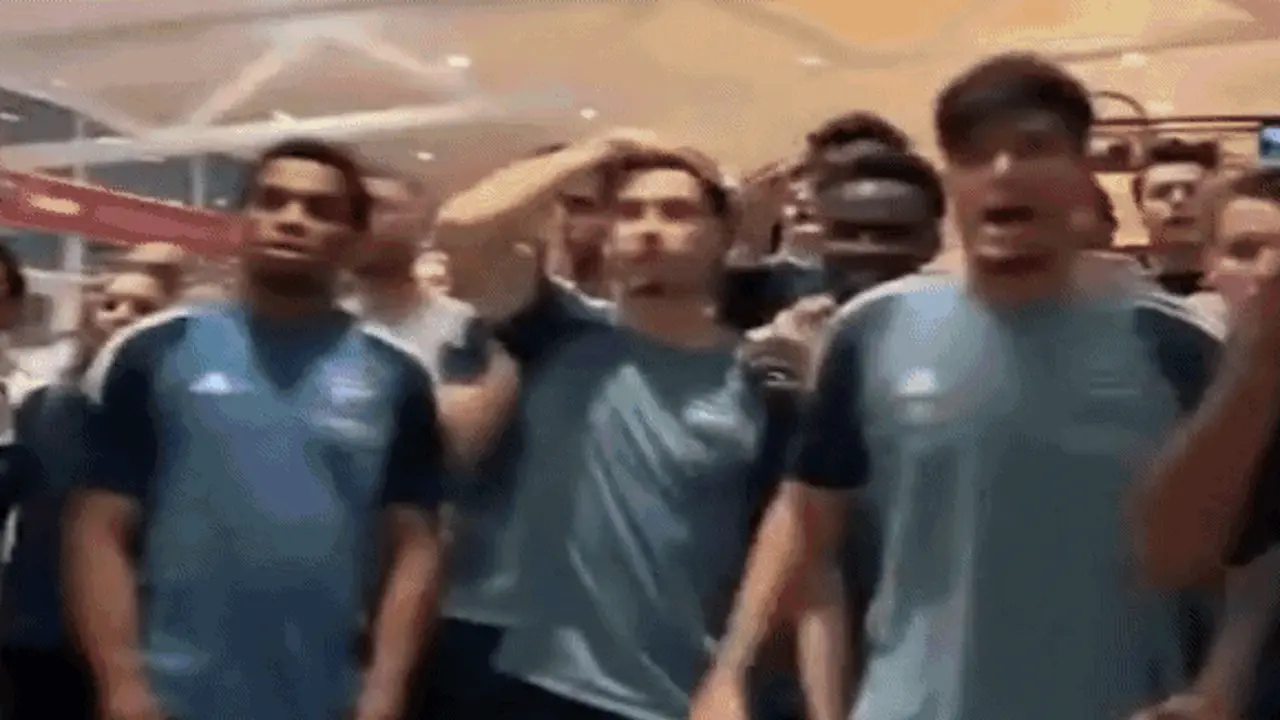 Các ngôi sao Arsenal ăn mừng cuồng nhiệt sau chức vô địch