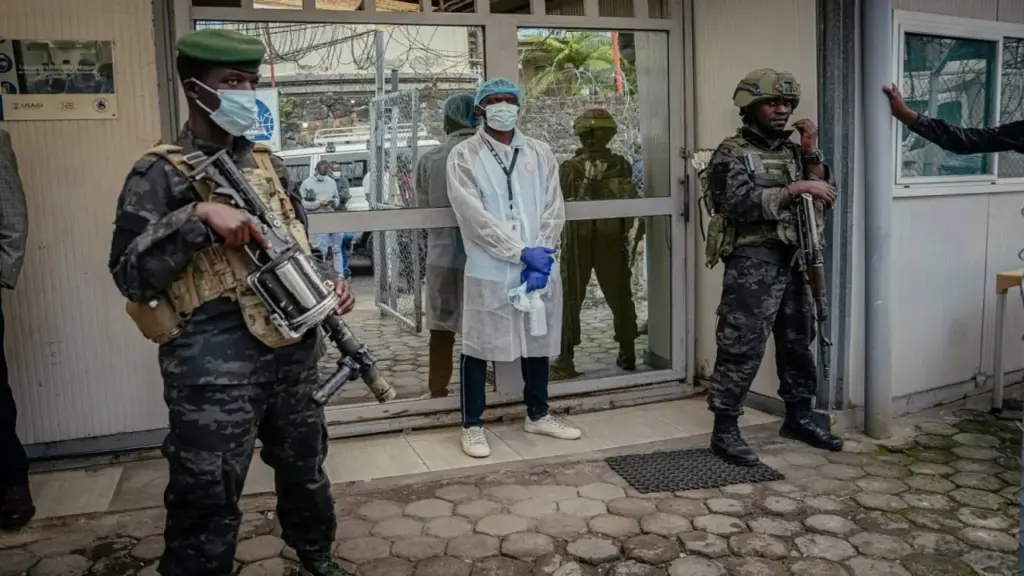 Các nước châu Á siết cửa khẩu ngăn dịch Ebola