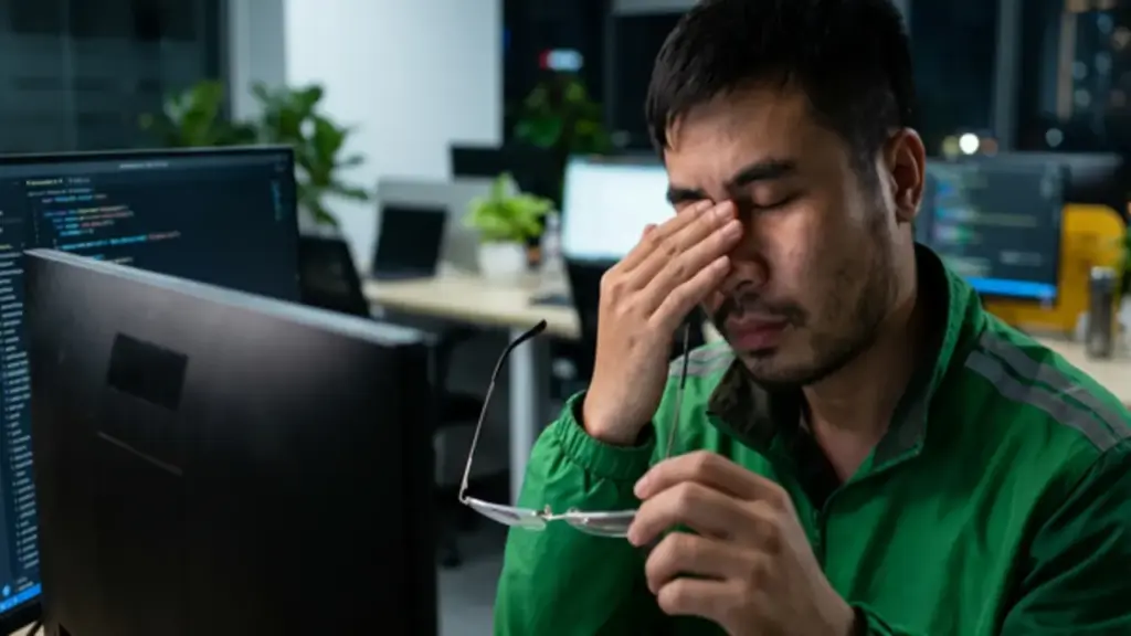 Các tác hại cho mắt khi ngồi trước máy tính cả ngày