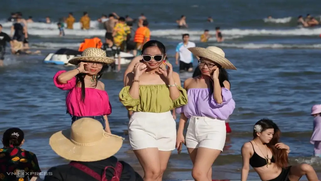 Các tỉnh thành ven biển 'thắng đậm' dịp nghỉ lễ