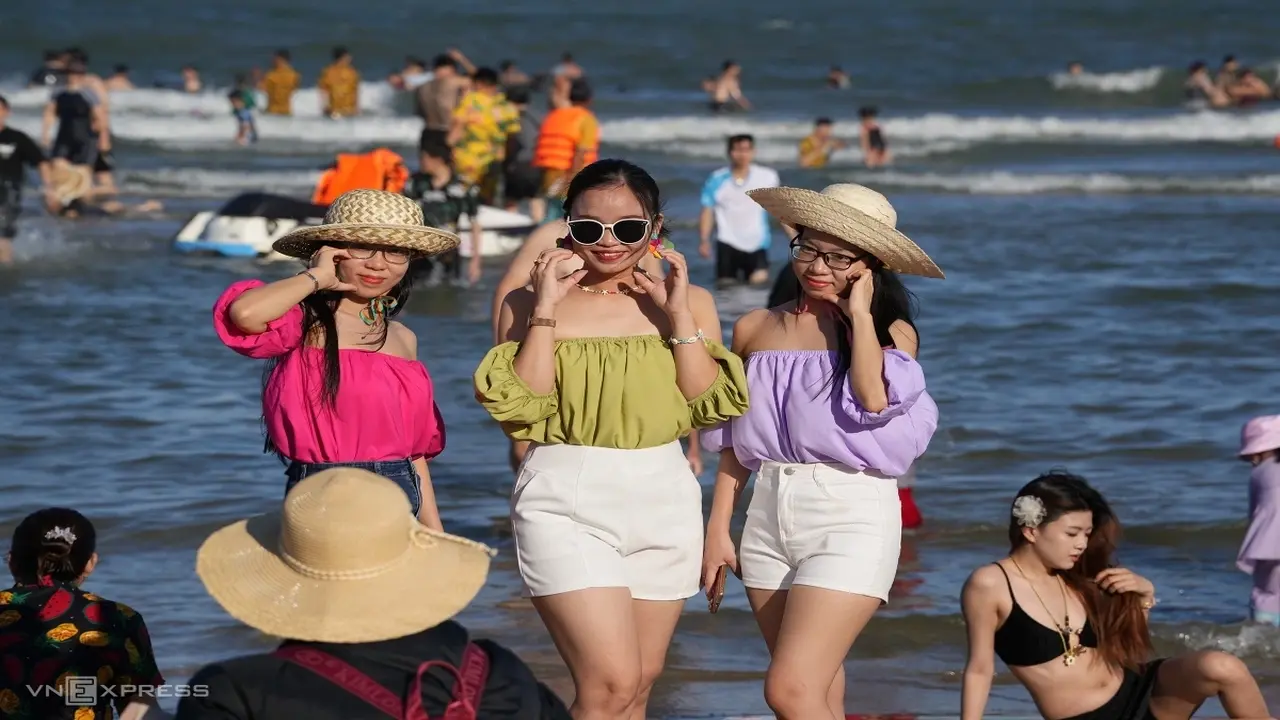 Các tỉnh thành ven biển 'thắng đậm' dịp nghỉ lễ