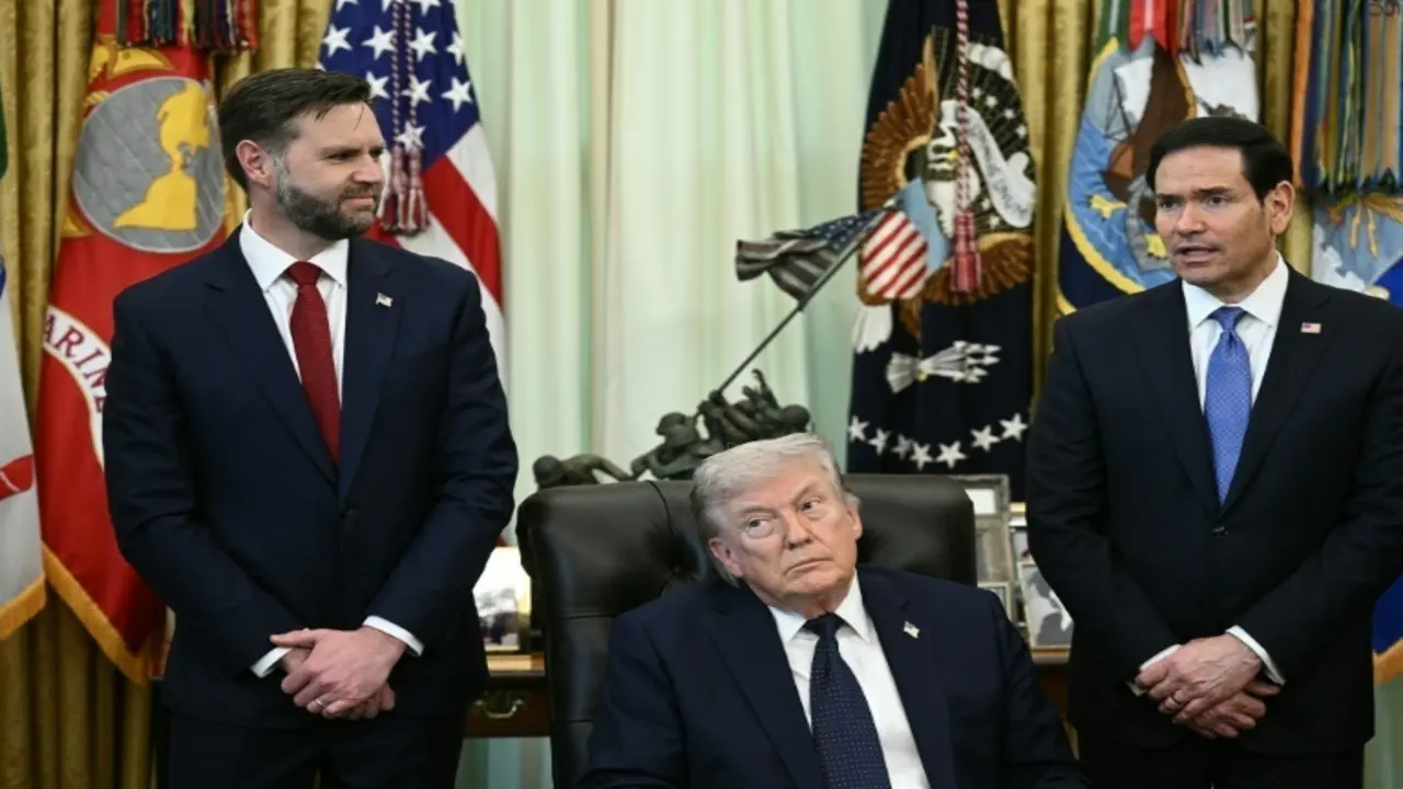 Các ứng viên kế nhiệm ông Trump “ghi điểm” từ phòng họp báo Nhà Trắng