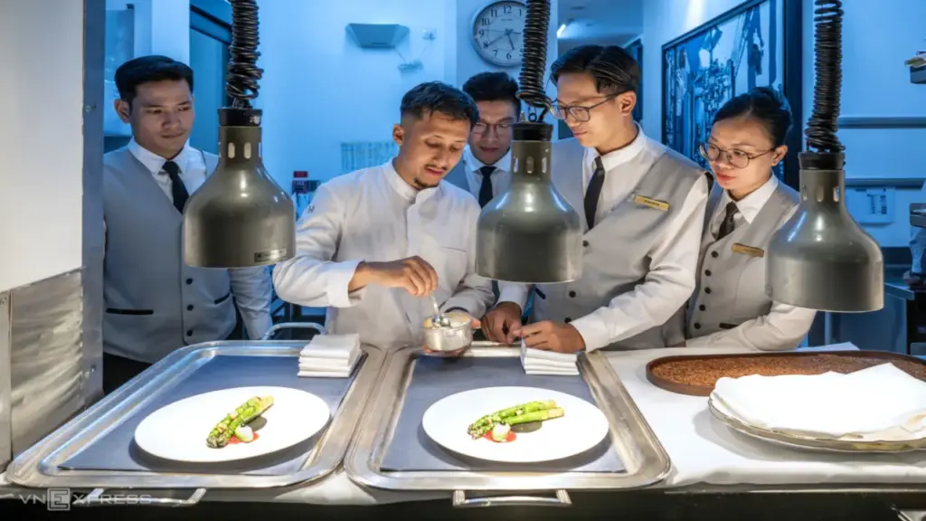 Cách bếp trưởng điều hành nhà hàng 1 sao Michelin ở Đà Nẵng