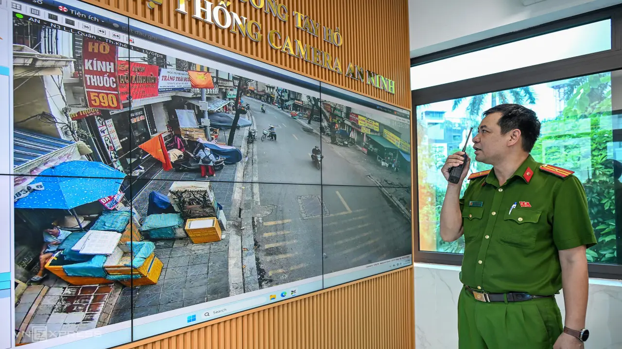 Cách công an Hà Nội kiểm soát trật tự vỉa hè từ xa qua hệ thống camera