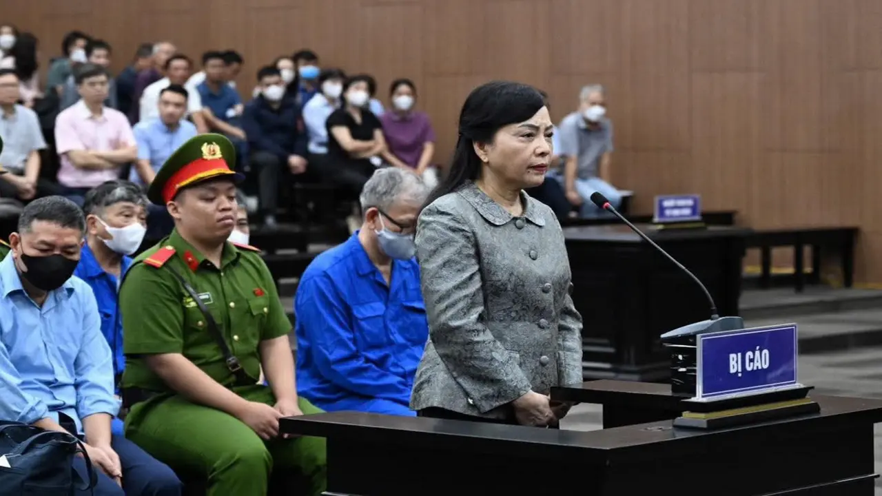 Cầm 88 tỉ, cấp dưới của cựu Bộ trưởng Nguyễn Thị Kim Tiến nói nhà thầu ‘tự đưa tiền’