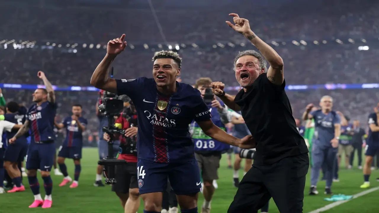 Cảm xúc của HLV Luis Enrique, cầu thủ PSG sau chức vô địch Champions League