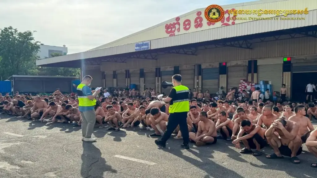 Campuchia trục xuất 457 công dân Trung Quốc và Việt Nam liên quan lừa đảo trực tuyến
