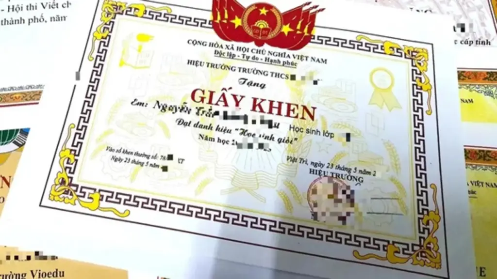 Cảnh báo nguy cơ lộ dữ liệu cá nhân từ việc khoe "Giấy khen" lên mạng xã hội