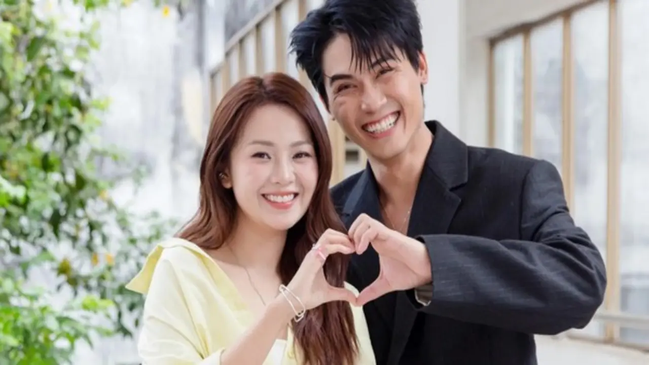 Cặp đôi hot nhất nhì Vbiz: Lộ bằng chứng hẹn hò vì hành động thân mật của nhà gái