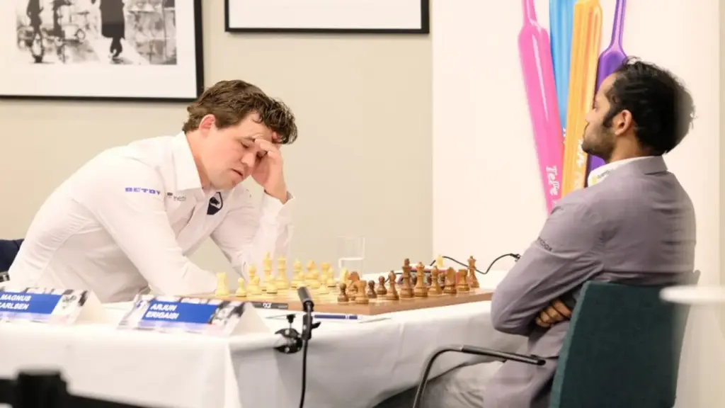 Carlsen trở lại nội dung cờ tiêu chuẩn sau gần 1 năm vắng bóng
