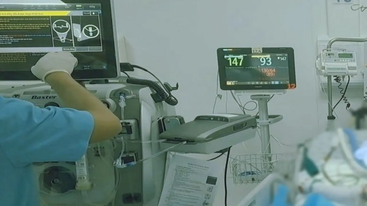 Cha đốt nhà, bé trai 5 tuổi được mẹ ôm chặt níu giữ sinh mạng giữa biển lửa