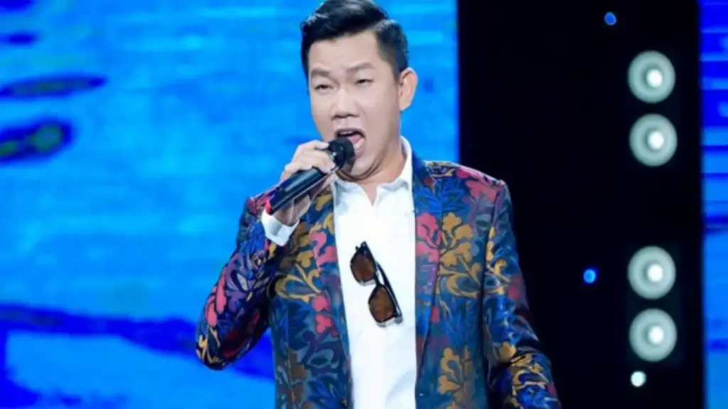 Chàng trai hát giống danh ca Elvis Phương gây chú ý