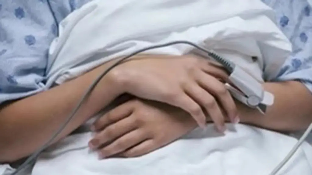 Chơi bóng giữa trưa nắng, nam sinh 15 tuổi bị sốc nhiệt phải cấp cứu khẩn