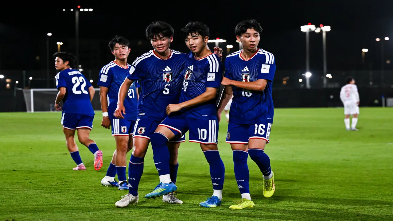 Chơi hơn người, U17 Nhật Bản thắng tưng bừng và lọt vào bán kết