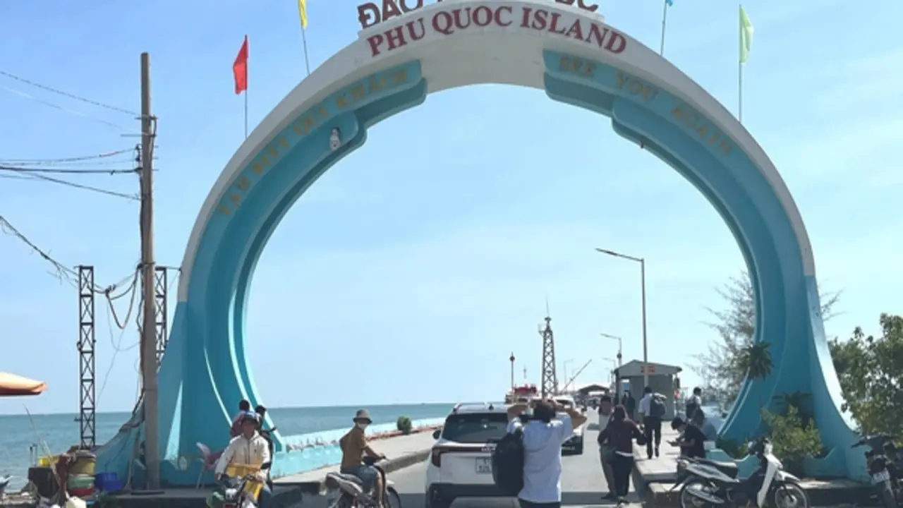 Chủ tịch tỉnh An Giang: Phú Quốc sẽ phát triển nghề bảo dưỡng máy bay