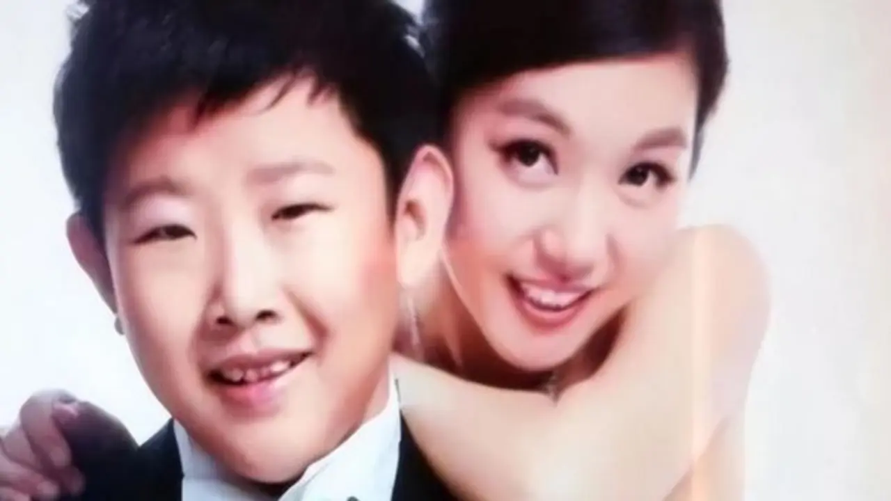 Chụp ảnh cưới, người đàn ông 40 tuổi bị nhầm là "con của vợ"