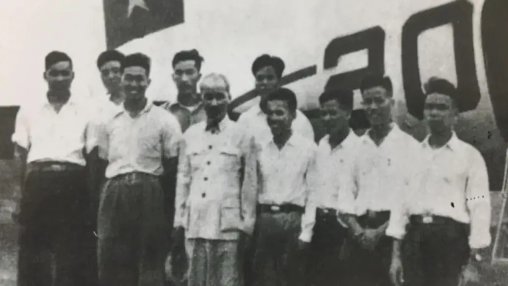 Chuyện chưa kể về chuyến bay bí mật đưa Hồ Chủ tịch tới Vinh và Đồng Hới