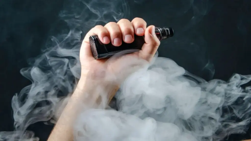 Chuyên gia nói về đề xuất cấm người sinh từ năm 2010 hút thuốc lá