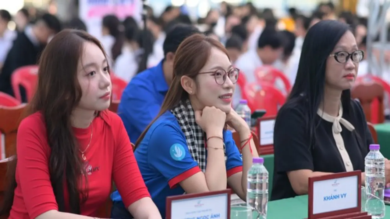 Chuyên gia tâm lý, MC Khánh Vy và Ánh Schannel bật mí ‘thuốc chữa overthinking mùa thi’