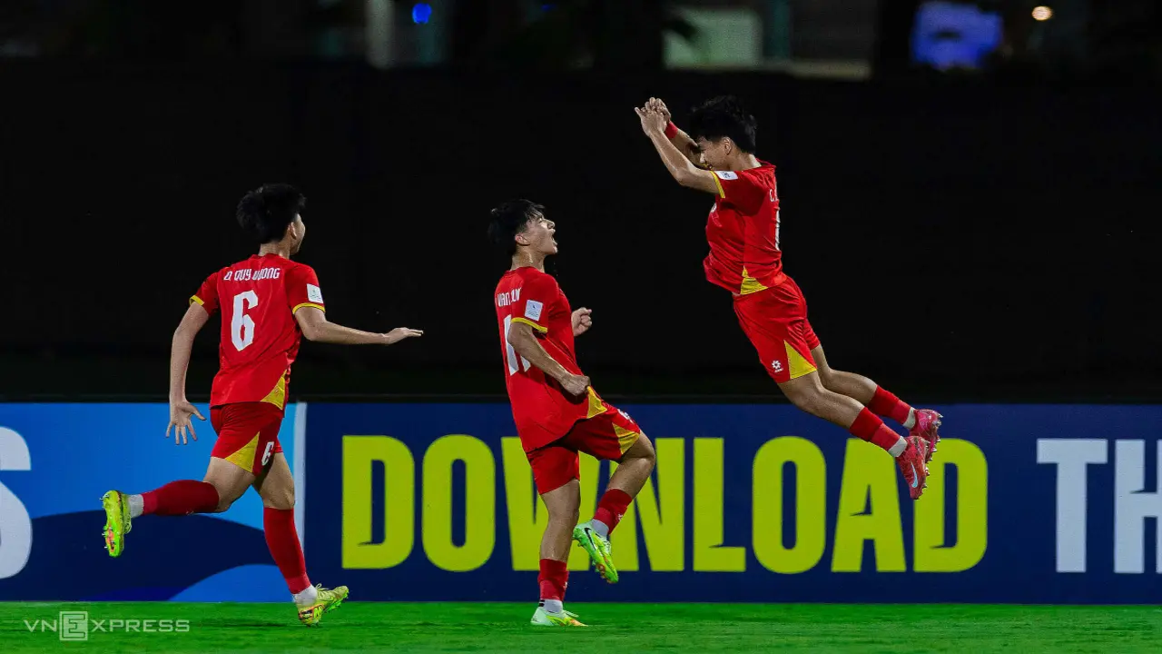 Chuyên gia Thái: 'Đội nhà bị loại không đau bằng Việt Nam dự U17 World Cup'