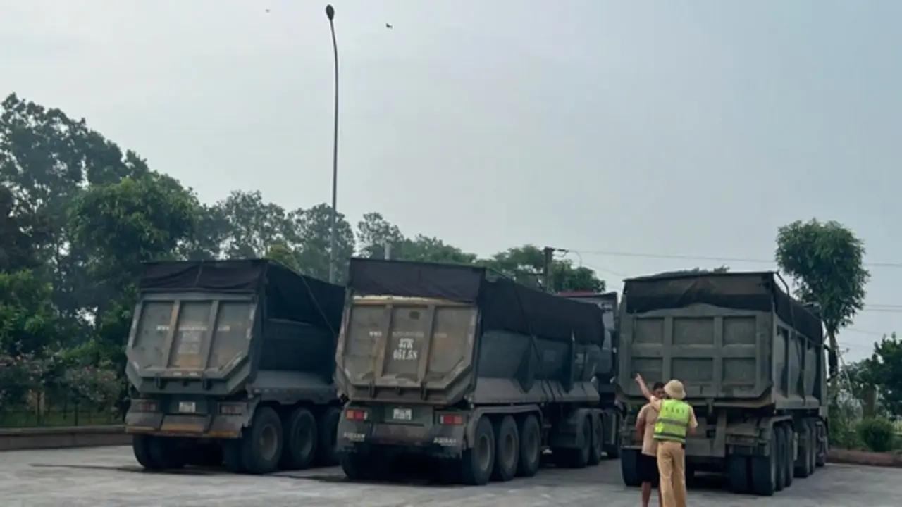 Cơ quan chức năng vào cuộc vụ "xe chở cát trên cao tốc"