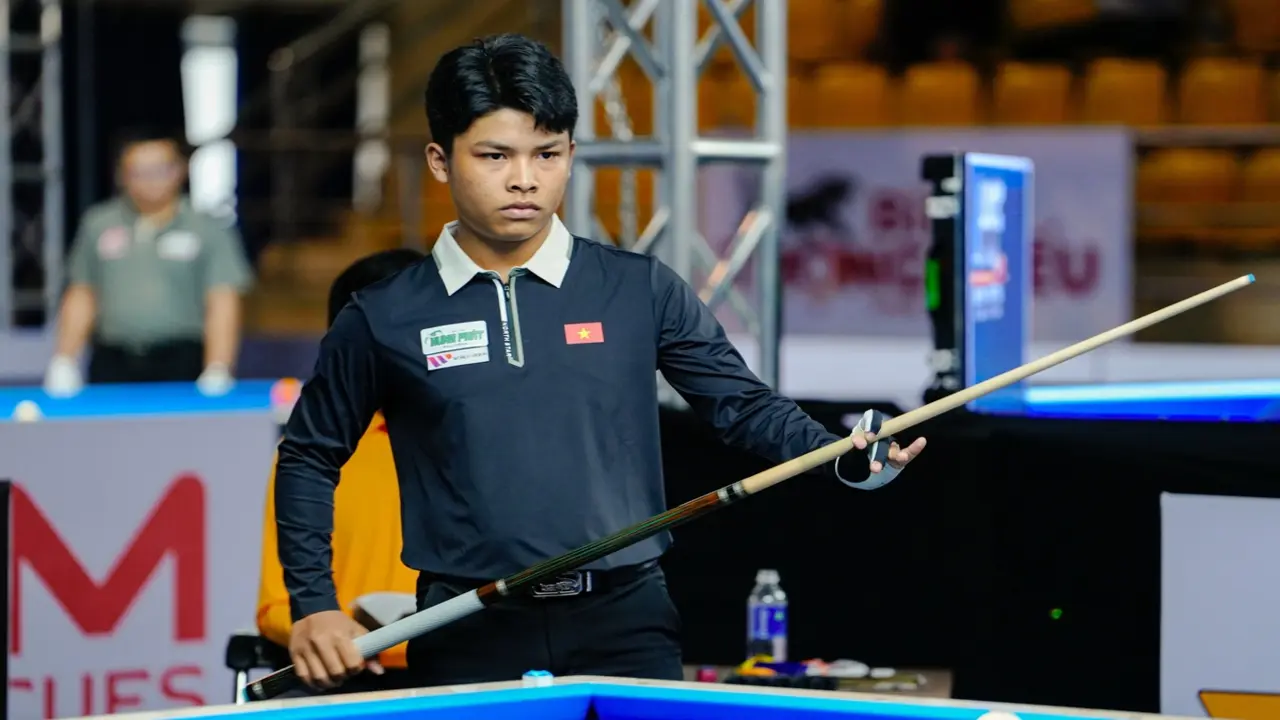 Cơ thủ 17 tuổi Việt Nam bị loại ở World Cup billiards vì thua đối thủ 0,059 điểm
