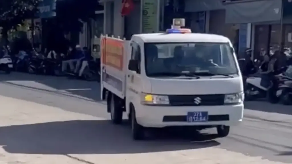 Công an đến nhà đưa thí sinh ngủ quên đi thi lớp 10