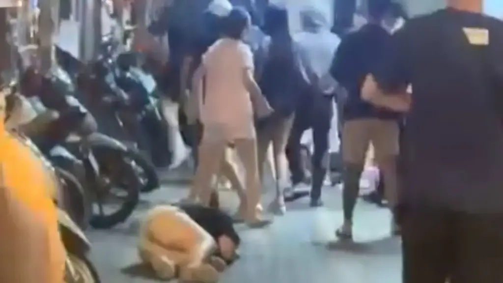 Công an Hà Nội xác minh hai nhóm thanh niên hỗn chiến trên phố Huế