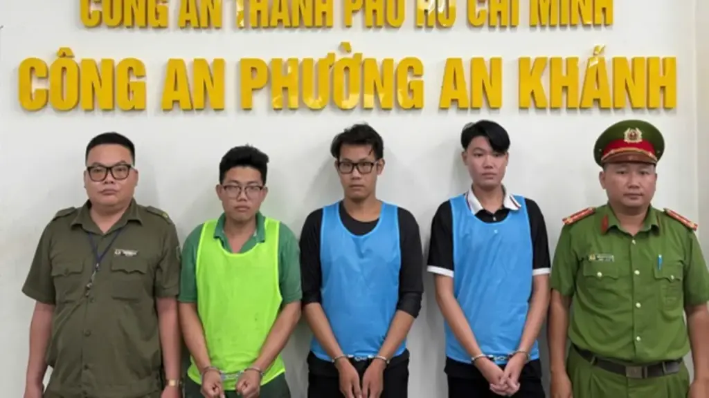 Công an TP.HCM bắt nhóm giả danh cảnh sát hình sự chiếm đoạt tài sản người dân