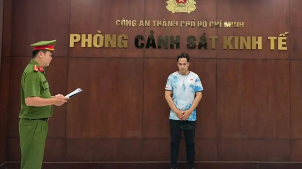 Công an TP.HCM triệt phá đường dây giày, dép giả thương hiệu nổi tiếng quy mô khủng