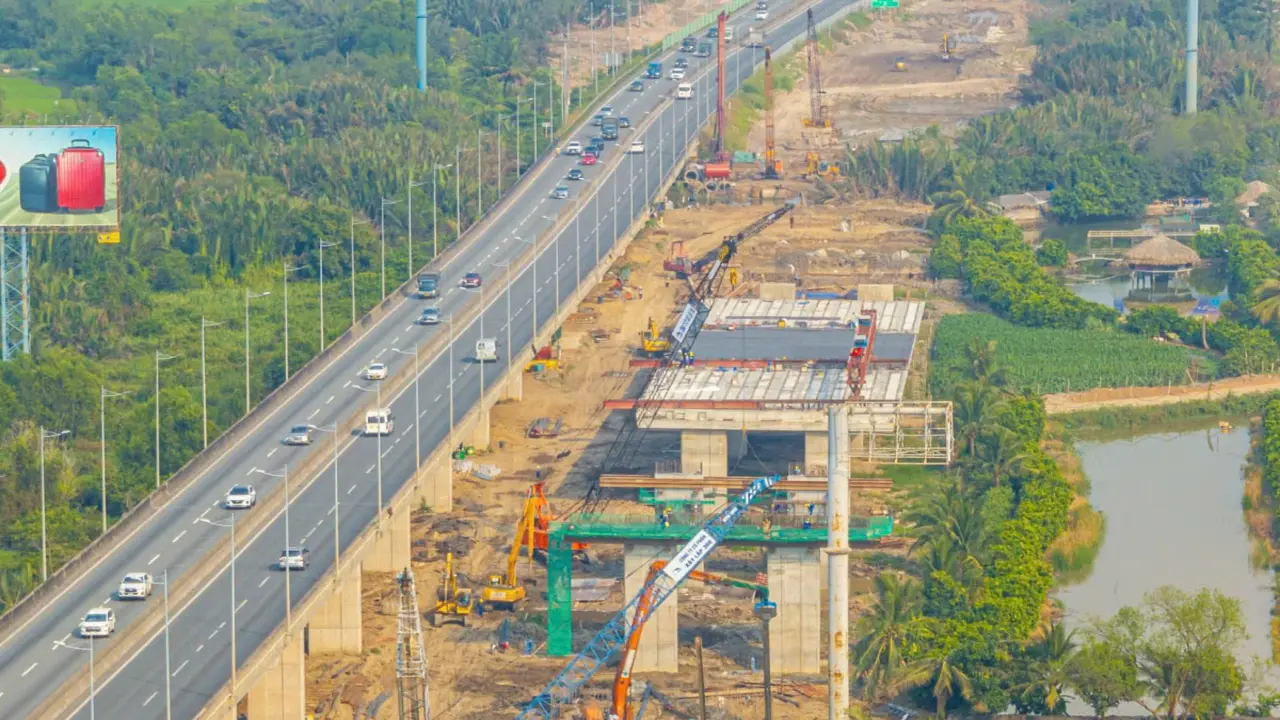 Công trường cao tốc trọng điểm thi công xuyên lễ 30/4-1/5