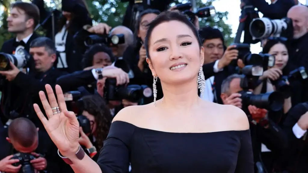 Củng Lợi khoe sắc bên dàn sao mở màn LHP Cannes 2026