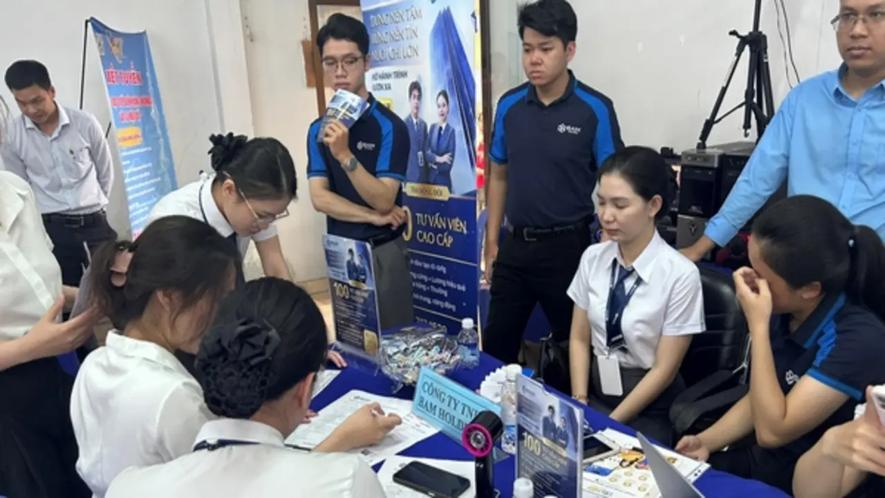 Cùng tấm bằng đại học, vì sao người có trải nghiệm dễ tìm việc làm hơn?