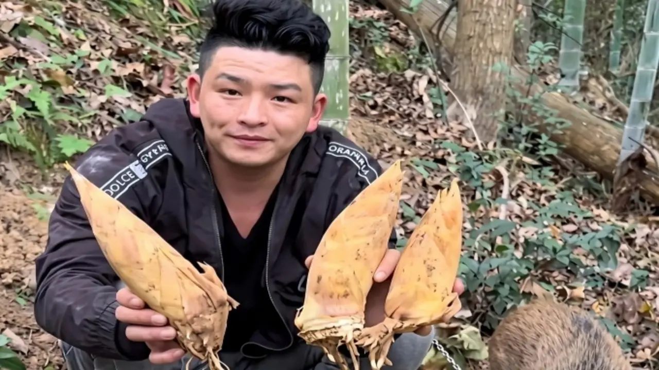 Cứu lợn rừng bị rơi ngã, con vật trả ơn giúp người đàn ông kiếm bộn tiền