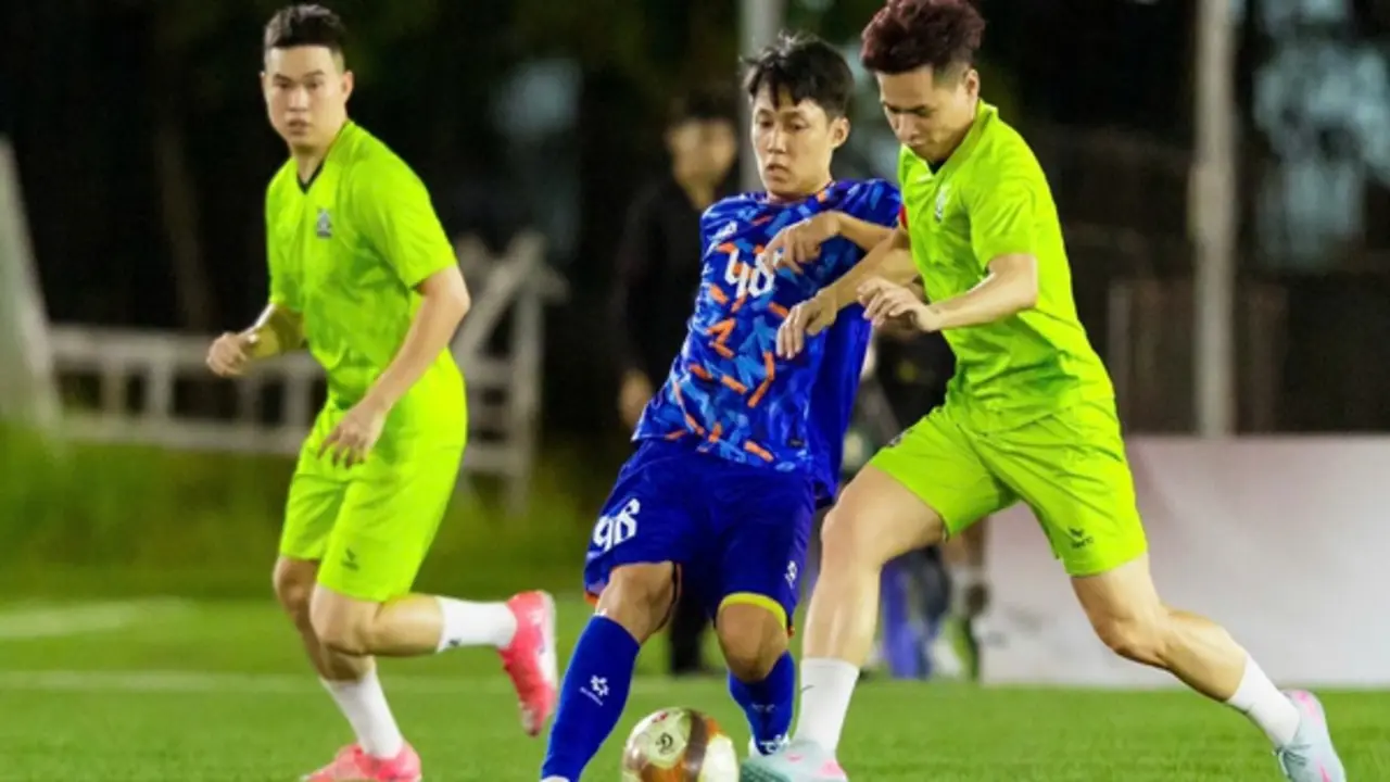 Đánh bại Cris Phan và Ngô Kiến Huy, streamer Độ Mixi vô địch giải bóng đá đặc biệt
