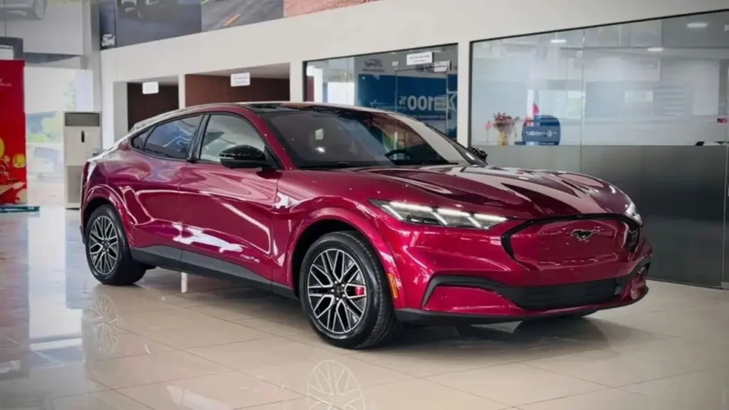 Đạt doanh số kỷ lục, Mustang Mach-E vẫn trong top 10 xe bán chậm tháng 4