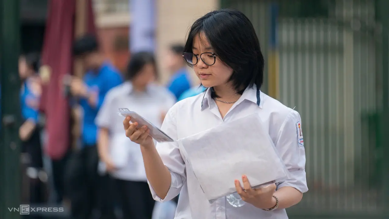 Đề Toán thi lớp 10 ở Hà Nội