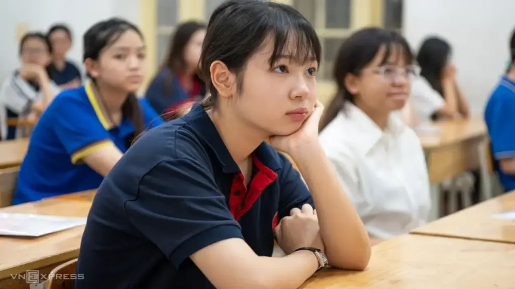 Đề Văn thi lớp 10 ở Hà Nội hỏi học sinh thích 'bằng lòng' hay 'dấn thân'