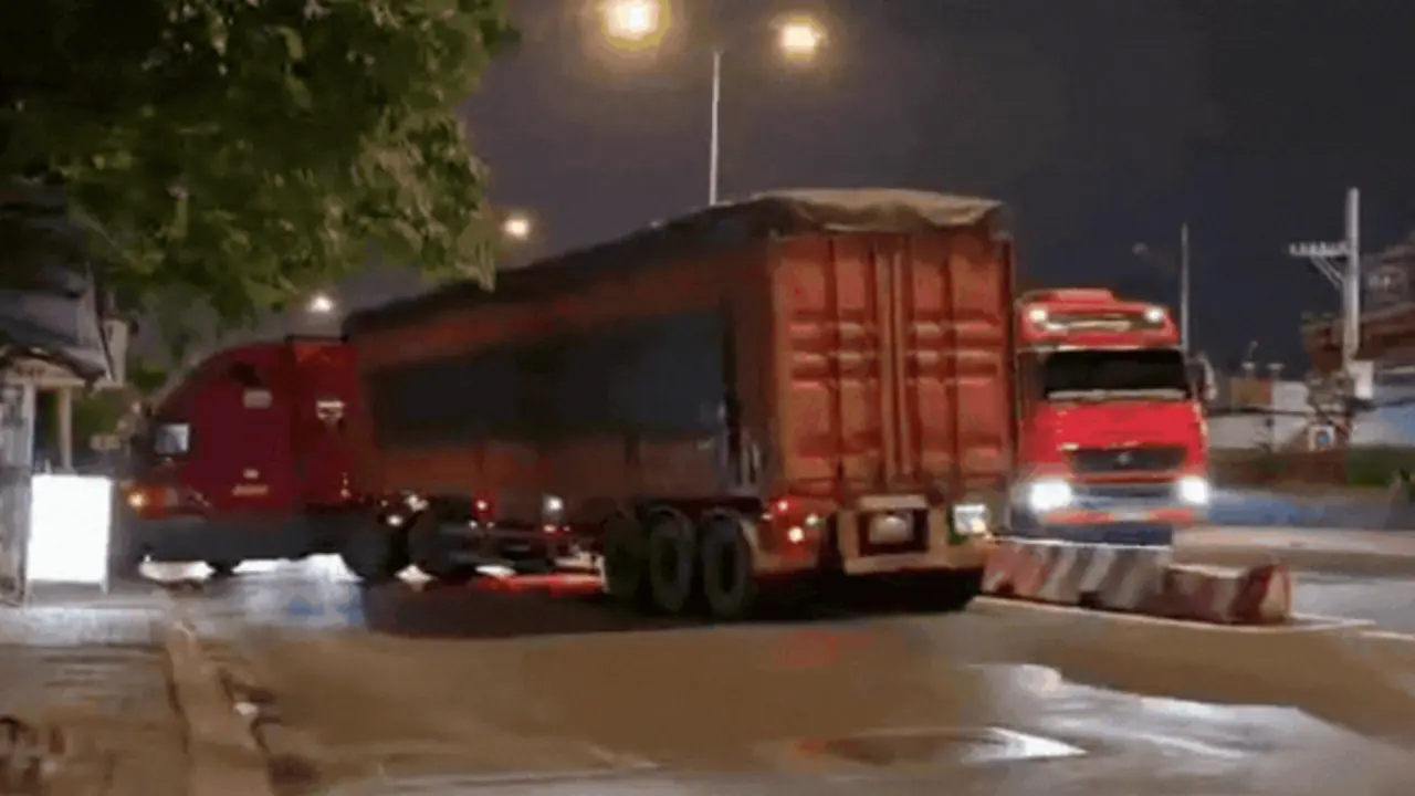 Đi ngược chiều cho tiện đường, tài xế container bị CSGT TP.HCM phạt 5 triệu đồng