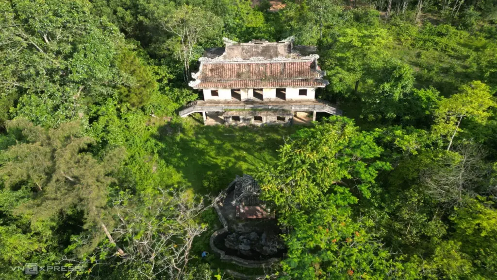 Di tích nhà Ngô Đình Cẩn vẫn hoang phế