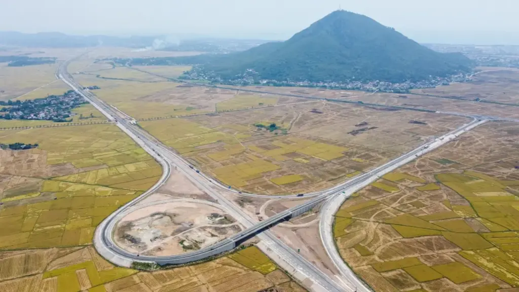 Diện mạo cao tốc Chí Thạnh - Vân Phong trước ngày thông xe toàn tuyến