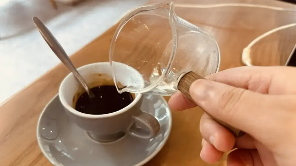 Điều xảy ra khi thêm đường vào cà phê mỗi ngày?