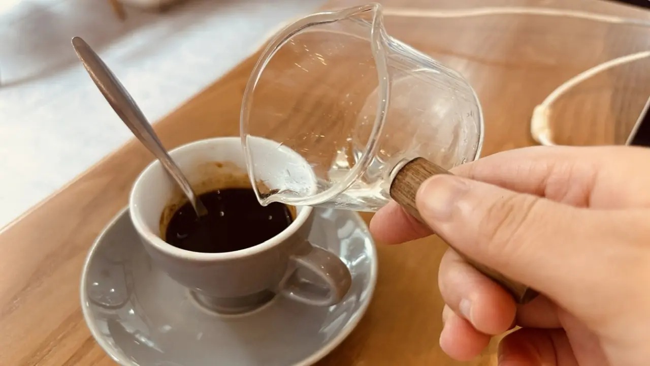 Điều xảy ra khi thêm đường vào cà phê mỗi ngày?