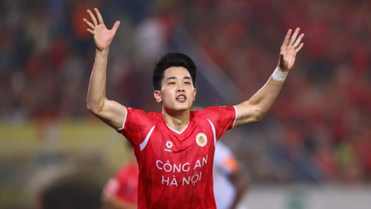 Đình Bắc lại ghi bàn tới tấp, CLB Công an Hà Nội thắng nghẹt thở Nam Định: Không vô địch thì phí