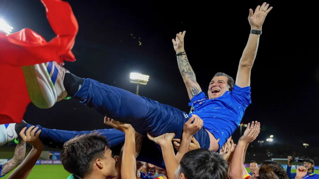 Đoạt vé đến World Cup, HLV trưởng U17 Việt Nam tự hào: 'Tôi truyền đạt mọi kinh nghiệm mình có'