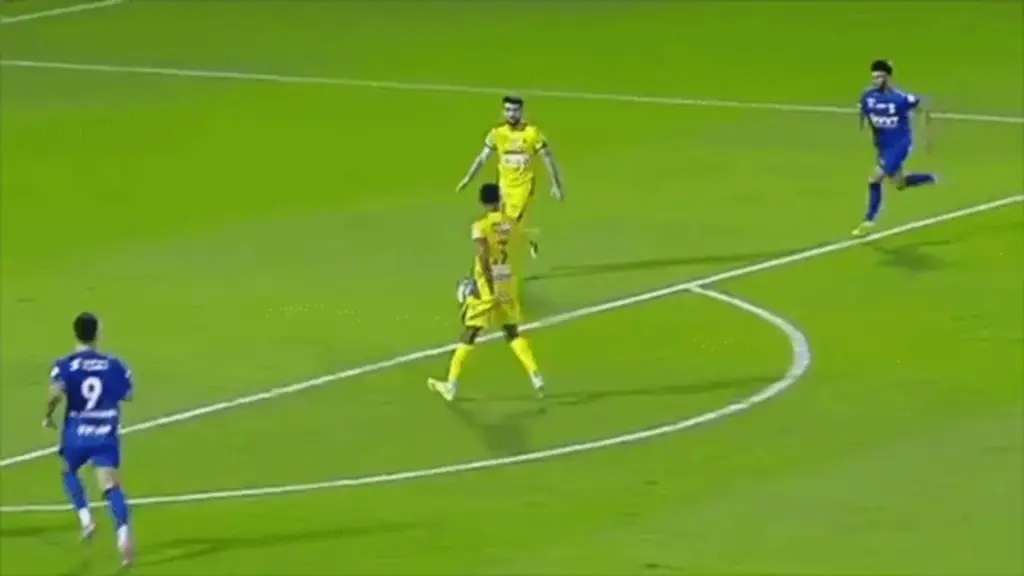 Đội của Ronaldo bị áp sát vì sai lầm khó tin ở Saudi League