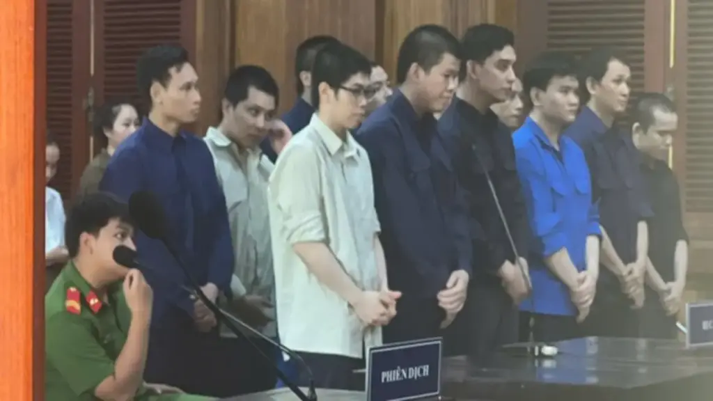 Đòi nợ kiểu "khủng bố, hàng chục nhân viên Công ty Luật Power Law lãnh án