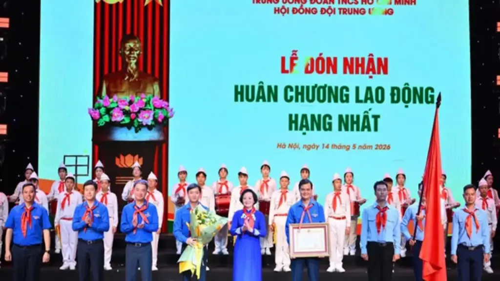 Đội TNTP Hồ Chí Minh được trao tặng Huân chương Lao động hạng nhất